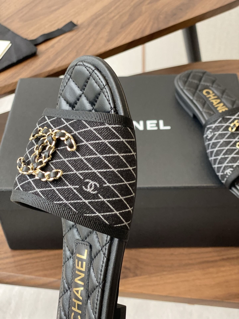 Ch**el slippers